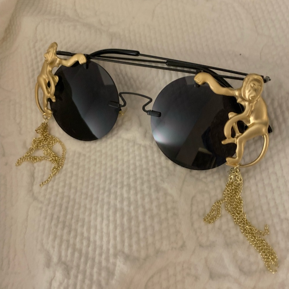 Black and gold tassel animal sunglasses